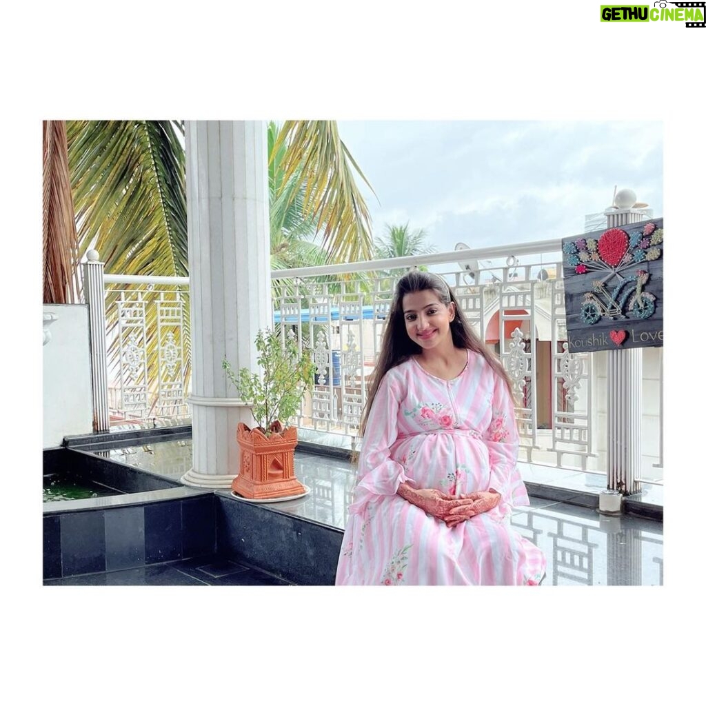 Loveleen Kaur Sasan Instagram - 🤰🤎 Outfit: @momzjoy 💕