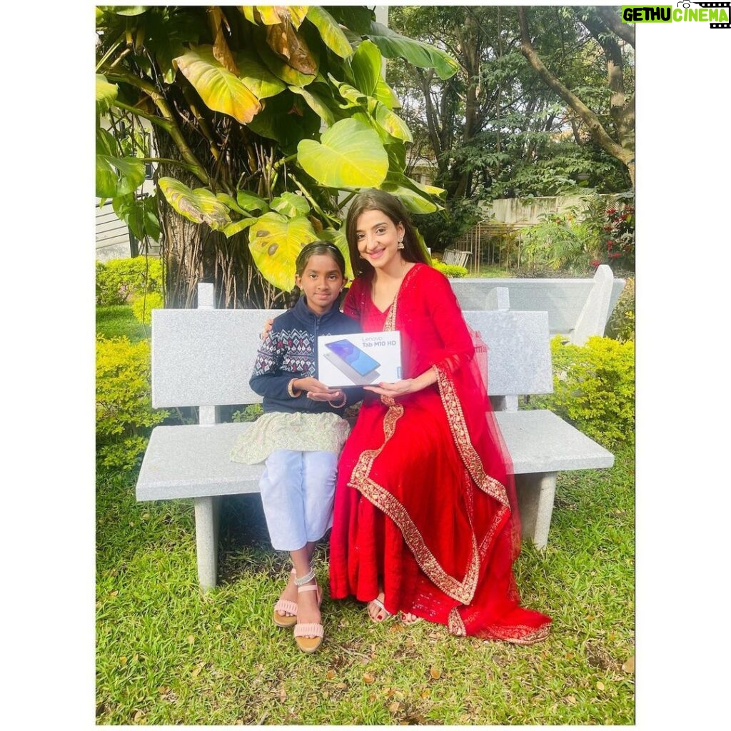 Loveleen Kaur Sasan Instagram - BYJU'S Give Initiative is transforming lives, one device at a time. I'm proud to have played a part in providing equal opportunities for quality education and helping students reach for the stars! #educationforall #byjusgive #byjus #divyagokulnath