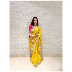 Loveleen Kaur Sasan Instagram - To shine your brightest light is to be who you are!✨✨