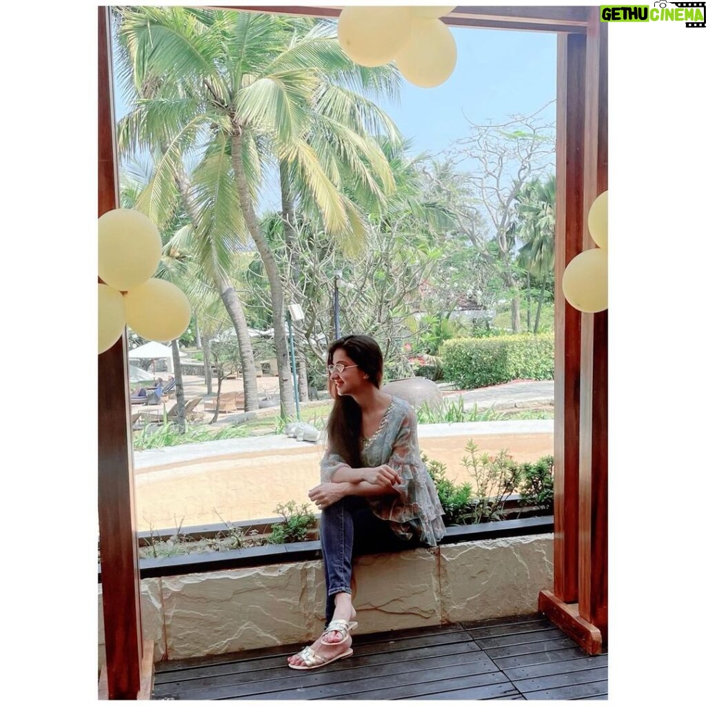 Loveleen Kaur Sasan Instagram - A woman carries her clothes. But the shoe carries the woman. ✨ ✨ ✨ Silver shimmer slip-on’ : @anse.sandals 🤩 Taj Fisherman's Cove Resort & Spa, Chennai