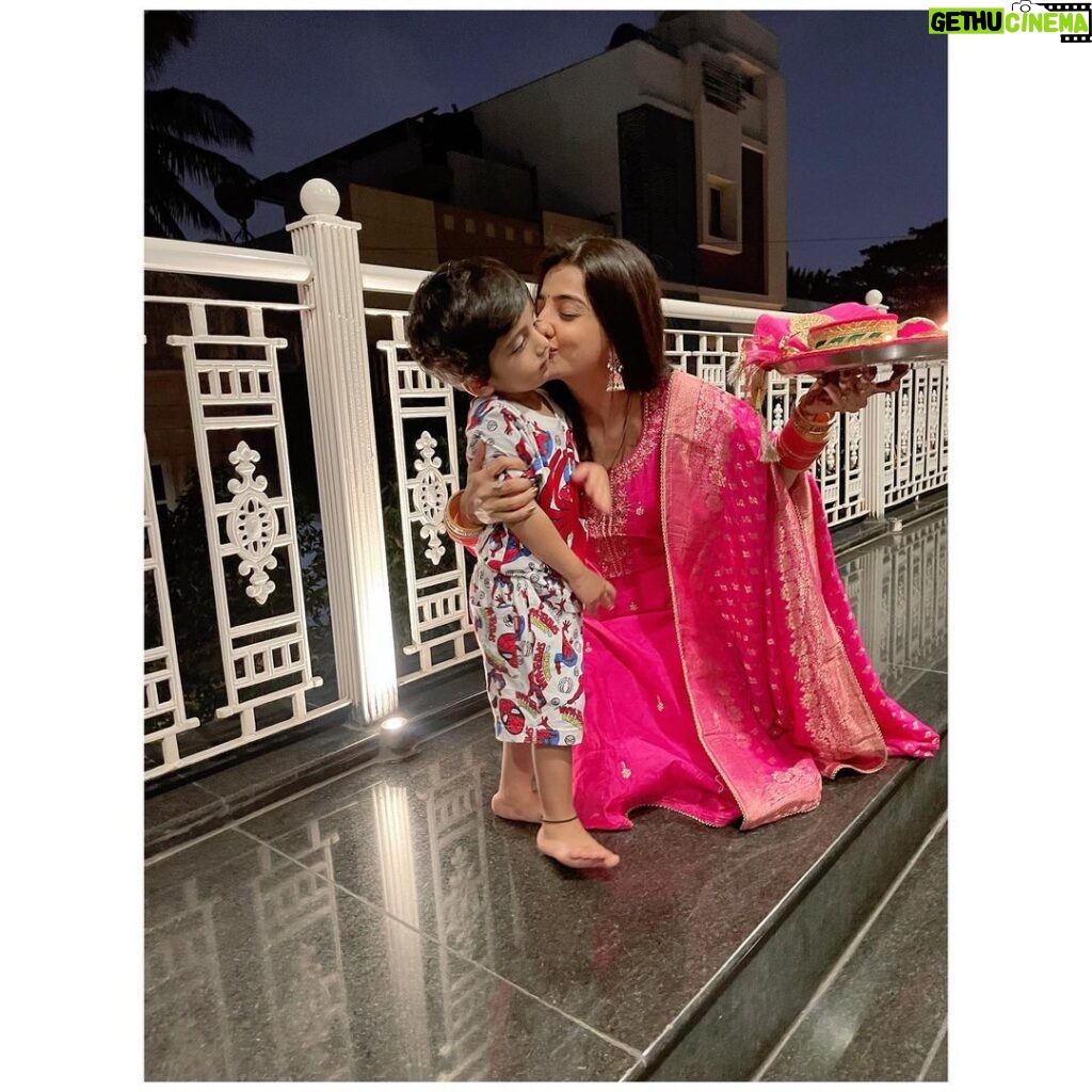 Loveleen Kaur Sasan Instagram - #karvachauthspecial 🤩🌝🌙 Happiest with my babies🥳♥️🧿