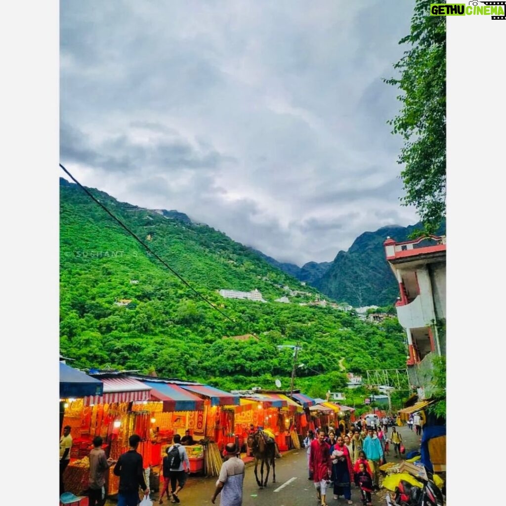 Loveleen Kaur Sasan Instagram - 🌺🙏🏻Jai Maa Vaishnodevi🙏🏻🌺 Vaishnov Devi Mandir, Katra, Jammu