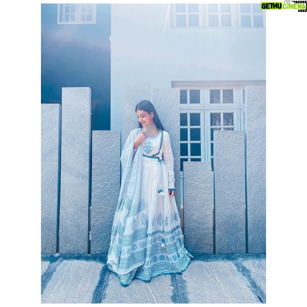 Loveleen Kaur Sasan Instagram - βππ½πΆπΆπ
β A collection exploring our love for simple prints and play of colors with style . Get your hands on you favourite pieces now at ππ» https://www.adyacouture.com Choker Set: @embelliebyg π€©π€©