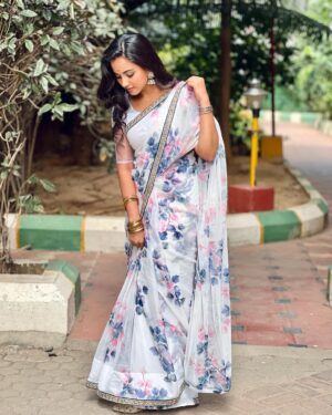 Maanasi G Kannan Instagram - Wore this beautiful saree from @house_of_haadiya 🤍 for a show recently and I just love it!!🩵
Thanks akka @subhashini_jayaseelan for this beautiful saree!!🤍

#maanasi #saree #instafashion