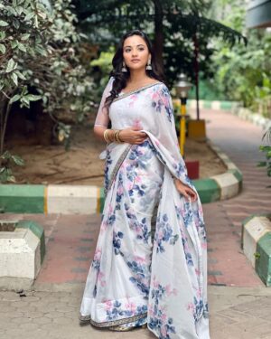 Maanasi G Kannan Instagram - Wore this beautiful saree from @house_of_haadiya 🤍 for a show recently and I just love it!!🩵
Thanks akka @subhashini_jayaseelan for this beautiful saree!!🤍

#maanasi #saree #instafashion