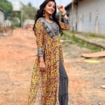 Maanasi G Kannan Instagram - Performing this week in Super Singer 9 along with @dinesh_supersinger anna in front of the one and only U1 @itsyuvan sir❤️ Thank you for this opportunity @ravoofa.h.k mam and @prathimacuppala mam and @mediamasons 💚 So happy to be back at Home after months!💚🧿 PC - @vaishika_arumugam ❤️ Wearing - @styl_chennai ❤️ #maanasi #maanasisupersinger #supersinger #singer #performer #vijaytv