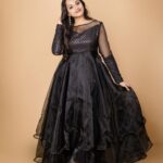 Maanasi G Kannan Instagram - Black anytime, any day! 🖤✨ #ammathechadress PC : @arunprasath_photography annaa✨ Wearing : @vib_ecorner ❤️ #maanasi #black #outfit