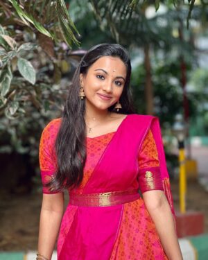 Maanasi G Kannan Instagram - Feeling Pinkiisshhhhhh 💕

Wearing - @vib_ecorner ❤️

#maanasi #ammathechadress #outfits #dressing #show #singer
