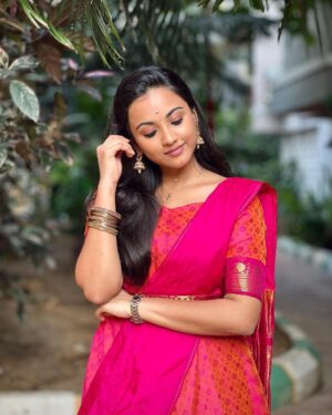 Maanasi G Kannan Instagram - Feeling Pinkiisshhhhhh 💕

Wearing - @vib_ecorner ❤️

#maanasi #ammathechadress #outfits #dressing #show #singer