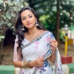 Maanasi G Kannan Instagram - Wore this beautiful saree from @house_of_haadiya 🤍 for a show recently and I just love it!!🩵 Thanks akka @subhashini_jayaseelan for this beautiful saree!!🤍 #maanasi #saree #instafashion