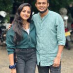 Maanasi G Kannan Instagram - Twinning with Annan! 🤍 Ps- we’re performing at Yaazhpaanam tomorrow guys!! Ellarum vandhurunga ❤️ #maanasi #sridharsena #jaffna #show #concert #singers #twinning Jaffna Town, Sri Lanka