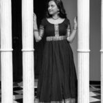 Maanasi G Kannan Instagram - Black and white eh oru azhagu 🖤 Wearing - @vib_ecorner ✨ #maanasi #maanasisupersinger #ammathechadress #blackandwhite #pictures #insta #black