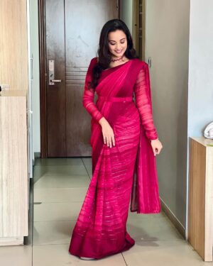 Maanasi G Kannan Instagram - Merry Christmas to everyone! ❤️

Saree - @elegant_fashion_way 
Blouse stitched - @vib_ecorner 🩷
Jewellery - @muthucharam2018 

#maanasi #maanasisupersinger #singer #performer #saree #sareegirl #merrychristmas #christmas