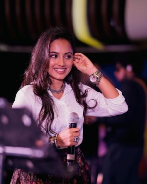 Maanasi G Kannan Instagram - Only smiless when on stage!!💚🧿

PC- @a.lens.man ❤️‍🔥

Ps- yes, I’m obsessed with my happiness on stage!🧿

#maanasi #maanasisupersinger #supersinger #singer #performer #stage #performance #happy #happiest #happyplace