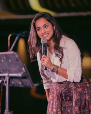 Maanasi G Kannan Instagram - Only smiless when on stage!!💚🧿

PC- @a.lens.man ❤️‍🔥

Ps- yes, I’m obsessed with my happiness on stage!🧿

#maanasi #maanasisupersinger #supersinger #singer #performer #stage #performance #happy #happiest #happyplace