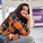 Maanasi G Kannan Instagram – Just a random post 🌚

#maanasi #singer #roamingaround #random