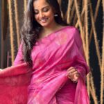 Maanasi G Kannan Instagram – Happy Diwali Makkaley!!!💖

Pc – @priyankank 😘

#maanasi #maanasisupersinger #diwali #post #saree #pink #happiest