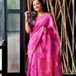 Maanasi G Kannan Instagram – Happy Diwali Makkaley!!!💖

Pc – @priyankank 😘

#maanasi #maanasisupersinger #diwali #post #saree #pink #happiest