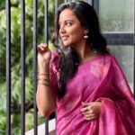 Maanasi G Kannan Instagram – Happy Diwali Makkaley!!!💖

Pc – @priyankank 😘

#maanasi #maanasisupersinger #diwali #post #saree #pink #happiest