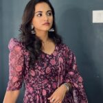 Maanasi G Kannan Instagram - Felt pretty 🌚💕 Pc : the amazing, the best @bharathkrajeshofficial #maanasi #maanasisupersinger #singer #showtime #concert #gig #bangalore Bangalore, India
