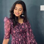 Maanasi G Kannan Instagram - Felt pretty 🌚💕 Pc : the amazing, the best @bharathkrajeshofficial #maanasi #maanasisupersinger #singer #showtime #concert #gig #bangalore Bangalore, India