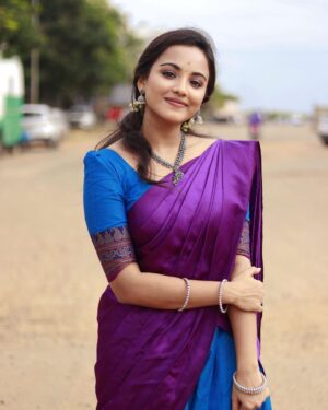 Maanasi G Kannan Instagram - Full homely girl feels 💜

Performed in Super singer junior 9 this week along with @dhanyasri_sai_singer 
Do watch! 💙

Pc : @shamsaran_official thanks bro! ✨

#maanasi #maanasisupersinger #halfsaree #traditional