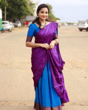 Maanasi G Kannan Instagram - Full homely girl feels 💜

Performed in Super singer junior 9 this week along with @dhanyasri_sai_singer 
Do watch! 💙

Pc : @shamsaran_official thanks bro! ✨

#maanasi #maanasisupersinger #halfsaree #traditional