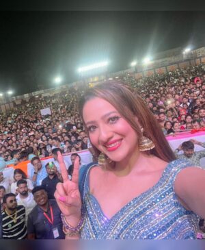 Madalsa Sharma Instagram - It’s Victory's day, let's slay!🤍
And eat all the sweets all day😋
Happy Dusshera to you all✨
Wishing a day filled with positivity and joy💕
.
.
.
.
#dusshera #festivevibes #love #light #positivity
#Navratri2023 #navdinkikhushi
