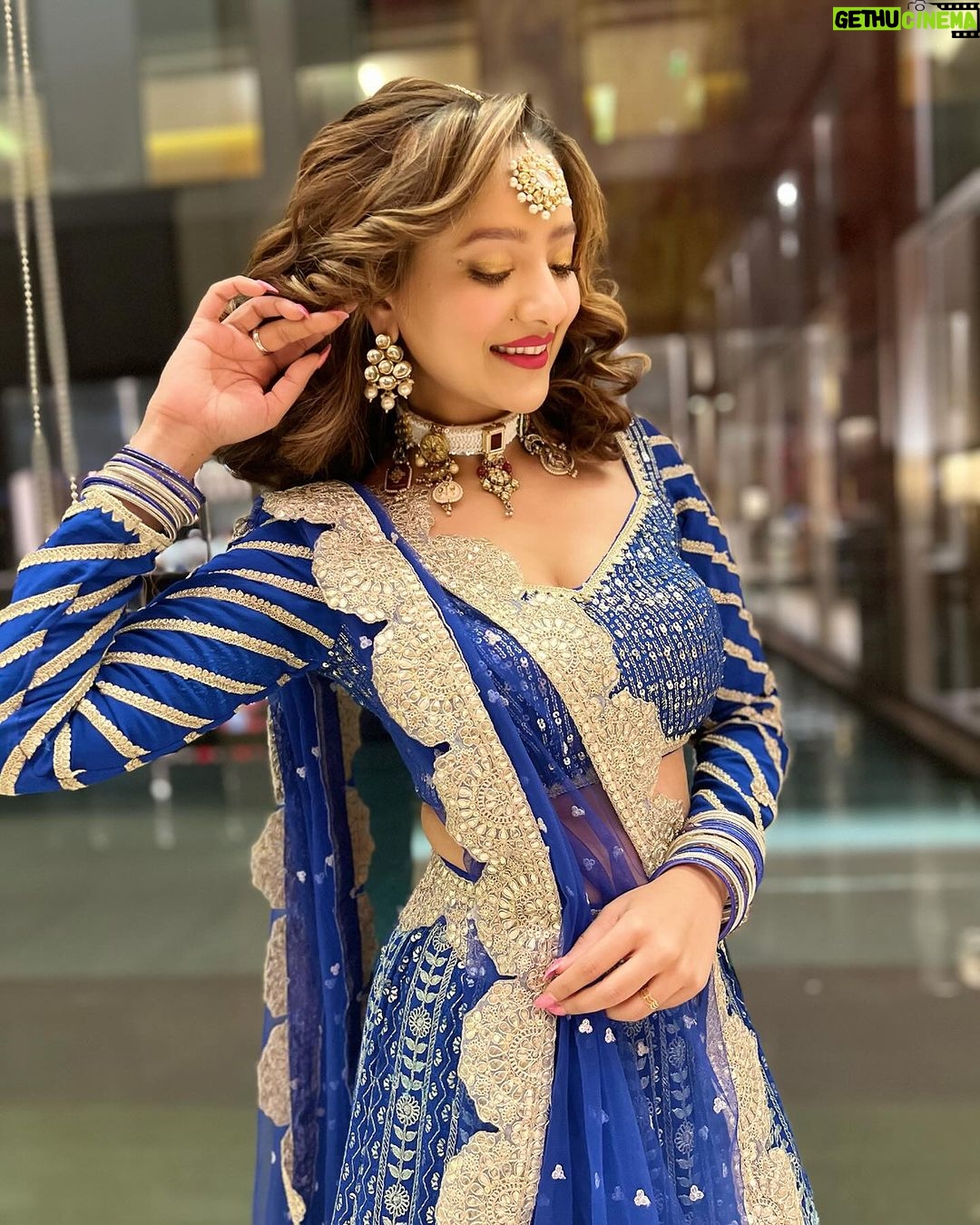 Madalsa Sharma Instagram - I blue your mind away I know🩵🧿 . . . . #mahaashtami #festive #Navratri2023 #navdinkikhushi