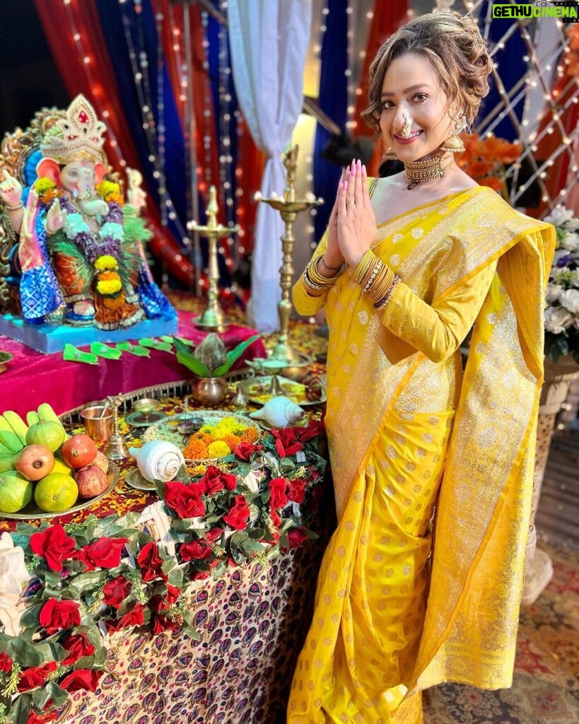 Madalsa Sharma Instagram - May The Divine Blessings Of Lord Ganesha Guide You on a Path Filled with Happiness and Success ✨✨ Ganpati Bappa Morya ❤️❤️ . . . . #ganpatibappamorya #lordganesha #madalsasharma #festive