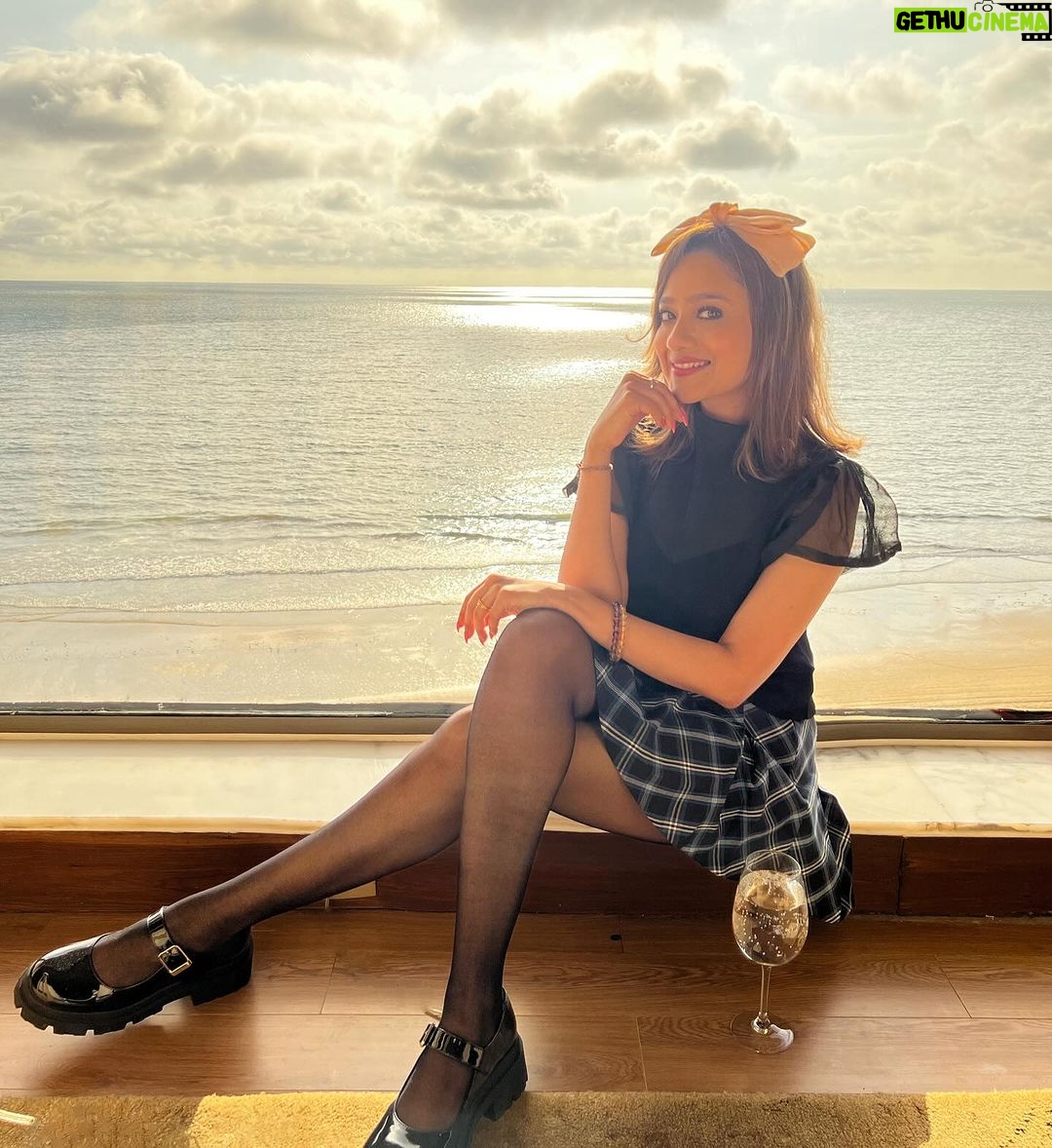 Madalsa Sharma Instagram - Musical and Magical thats how the sunset feels to meπ
π What about you guys?! . . . . #view thoughtoftheday #madalsasharma #kavya #picoftheday #postoftheday #instadaily #instapic #instagood #instamood #mood #love #actorslife