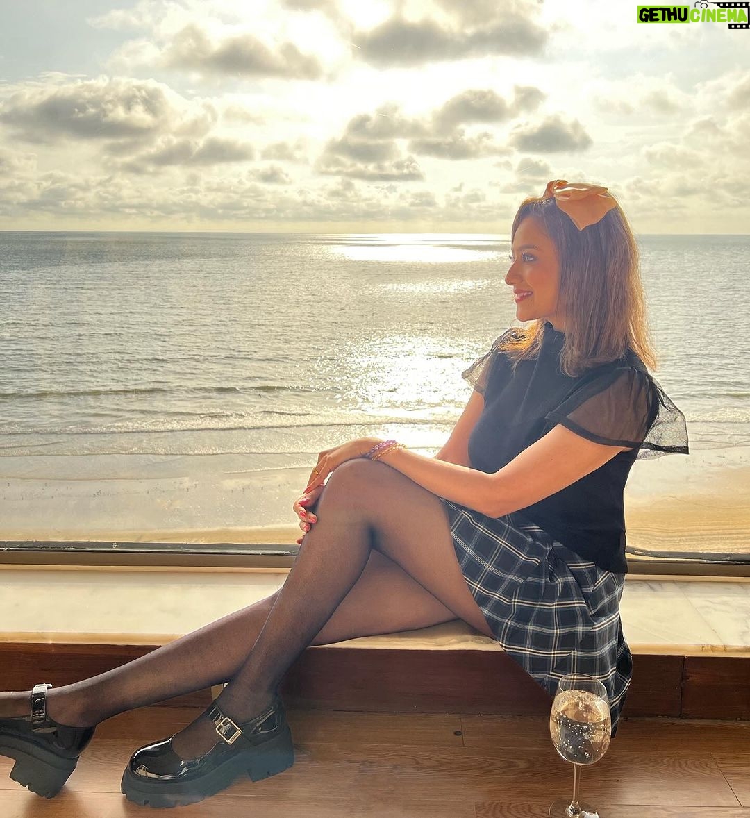 Madalsa Sharma Instagram - Musical and Magical thats how the sunset feels to meπ
π What about you guys?! . . . . #view thoughtoftheday #madalsasharma #kavya #picoftheday #postoftheday #instadaily #instapic #instagood #instamood #mood #love #actorslife