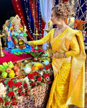 Madalsa Sharma Instagram - May The Divine Blessings Of Lord Ganesha Guide You on a Path Filled with Happiness and Success ✨✨ Ganpati Bappa Morya ❤️❤️
.
.
.
.
#ganpatibappamorya #lordganesha #madalsasharma #festive