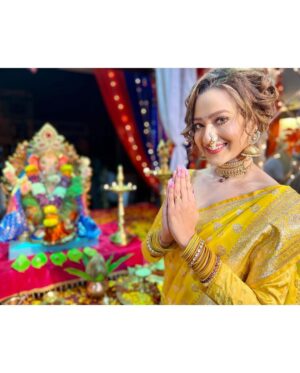 Madalsa Sharma Instagram - May The Divine Blessings Of Lord Ganesha Guide You on a Path Filled with Happiness and Success ✨✨ Ganpati Bappa Morya ❤️❤️
.
.
.
.
#ganpatibappamorya #lordganesha #madalsasharma #festive