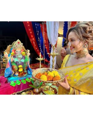 Madalsa Sharma Instagram - May The Divine Blessings Of Lord Ganesha Guide You on a Path Filled with Happiness and Success ✨✨ Ganpati Bappa Morya ❤️❤️
.
.
.
.
#ganpatibappamorya #lordganesha #madalsasharma #festive