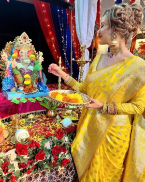 Madalsa Sharma Instagram - May The Divine Blessings Of Lord Ganesha Guide You on a Path Filled with Happiness and Success ✨✨ Ganpati Bappa Morya ❤️❤️
.
.
.
.
#ganpatibappamorya #lordganesha #madalsasharma #festive