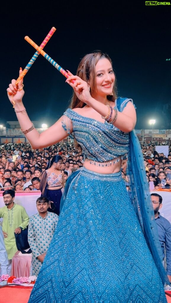 Madalsa Sharma Instagram - This Navratri I got to witness so much love from all of you that my heart is only filled with gratitude and love✨🤍😍Thank you for this magical night each and everyone of you and I promise to do my best as Kavya and with all the future roles I will be doing.🫶 I am so overwhelmed with the immense love I got. Bardoli, Gujarat- You have my heart❤️ See you all soon again😍 Thank you for inviting me Mr.Parth @hellboyzgroup @swarnim_parivar Shot by: @om_digital_studio Outfit by: @neerusindia . . . . #festive #Navratri2023 #NavDinKiKhushi #happynavratri