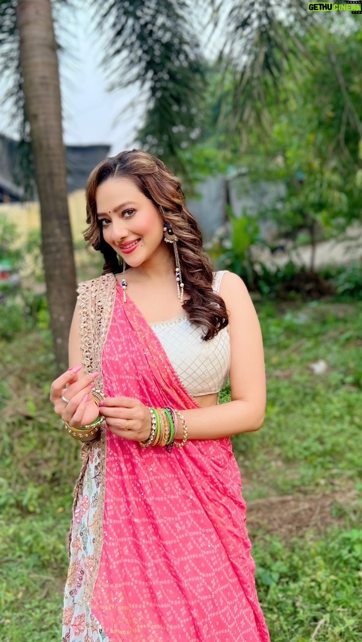 Madalsa Sharma Instagram - Garba Ramvu Che?💃🏻😍 It’s that time of the year❤️ . . . . #Navratri2023 #NavDinKiKhushi #OOTD #GRWM #madalsasharma #kavya #garba