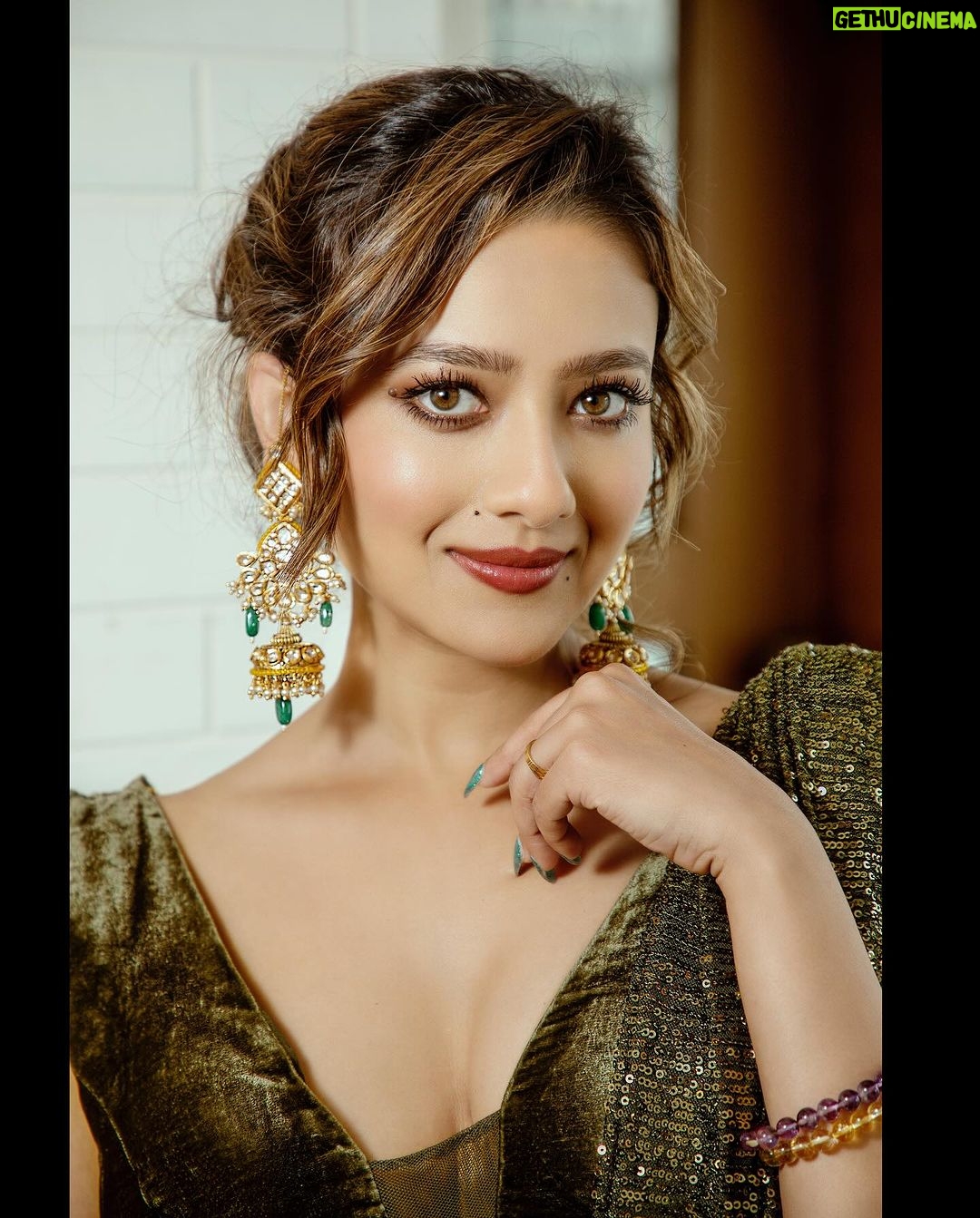 Madalsa Sharma Instagram - Which song do I remind you of? Let me know in the comments below❤️ Managed by @didooshruti 📸 @artographybysagar Styled by - @camy1411 Outfit by - @kalkifashion Jewellery by- @surajbridal HMU by - @makeupbychanch Assisted by - @makeupbyannuja Location courtesy-@blanco_bandra