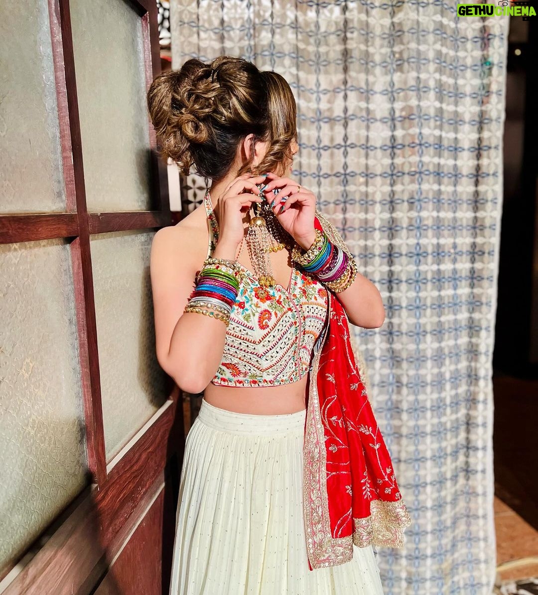 Madalsa Sharma Instagram - What goes behind the camera and my life #photodump #lifelately β€οΈπββοΈ . . . . #madalsasharma #kavya #picoftheday #postoftheday #instadaily #instapic #instagood #instamood #mood #love #actorslife