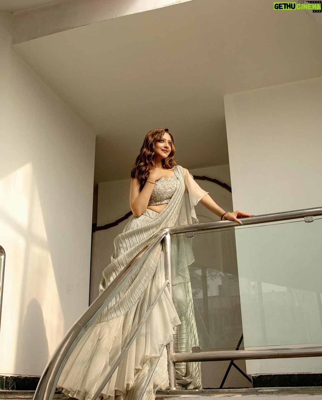Madalsa Sharma Instagram - Your very own Indian Snow white🤍✨ Managed by @didooshruti 📸 @artographybysagar Styled by - @camy1411 Outfit by - @romaa_agarwal HMU by - @makeupbychanch Assisted by - @makeupbyannuja Location courtesy-@blanco_bandra . . . . #quoteoftheday #thoughtoftheday #madalsasharma #kavya #picoftheday #postoftheday #instadaily #instapic #instagood #instamood #mood #love #actorslife