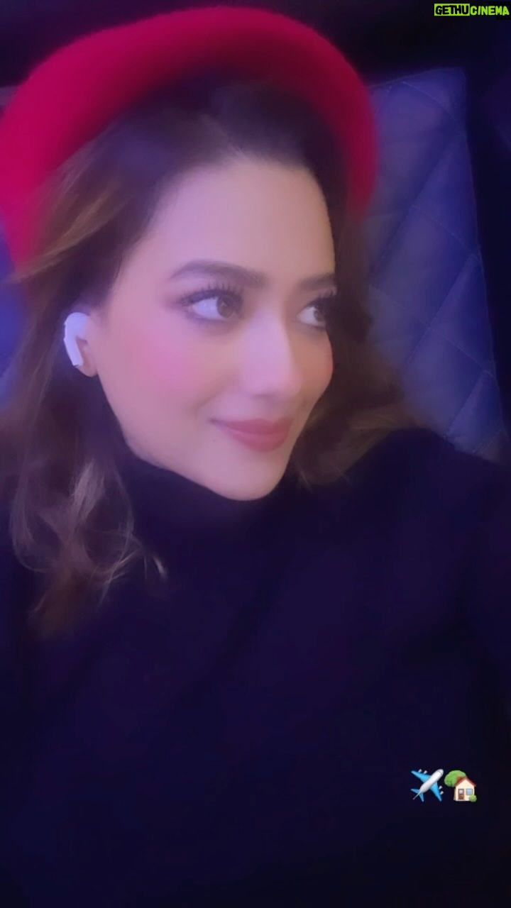 Madalsa Sharma Instagram - Delhi in 20 seconds❤️✈️ . . . . #reels #reelsinstagram #madalsasharma #kavya #videooftheday #instadaily #instavideo #instagood #instamood #mood #trending #trendingreels #reelitfeelit #reelkarofeelkaro #reeloftheday #reelit #love #actorslife