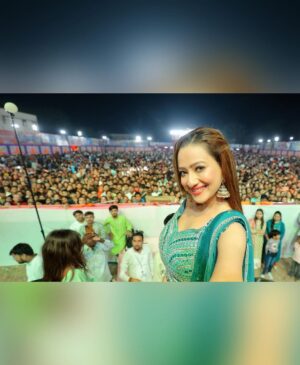 Madalsa Sharma Instagram - It’s Victory's day, let's slay!🤍
And eat all the sweets all day😋
Happy Dusshera to you all✨
Wishing a day filled with positivity and joy💕
.
.
.
.
#dusshera #festivevibes #love #light #positivity
#Navratri2023 #navdinkikhushi
