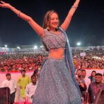 Madalsa Sharma Instagram - It’s Victory's day, let's slay!🤍 And eat all the sweets all day😋 Happy Dusshera to you all✨ Wishing a day filled with positivity and joy💕 . . . . #dusshera #festivevibes #love #light #positivity #Navratri2023 #navdinkikhushi