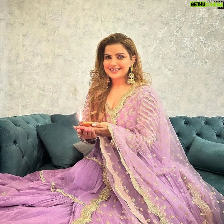Madhu Sharma Instagram - @madhhuis I Wishing you a very happy wala birthday diduuuu...may your all dreams come true dii.....aap life mein humesha khush rahein yhi dua krungi apke liye many many returns of the day diduu🎂🎂🎂🎂🎂🍫🍫🍫🍫🍫