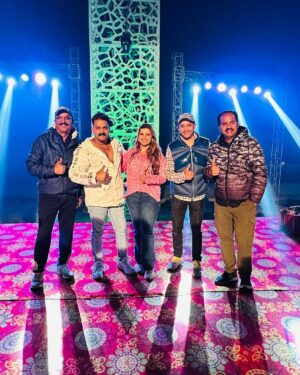 Madhu Sharma Instagram - Mere dost @singhpawan999  ji ke saath movie Power Star aaj complete ho gayi hai… super happy to complete the film in just 25 days @firozkhan._ @vasudop @aftabsamir786 @madzmovies… Thanks to the entire team for all the love and support… special thanks to the one and only Power Star … @singhpawan999 ji