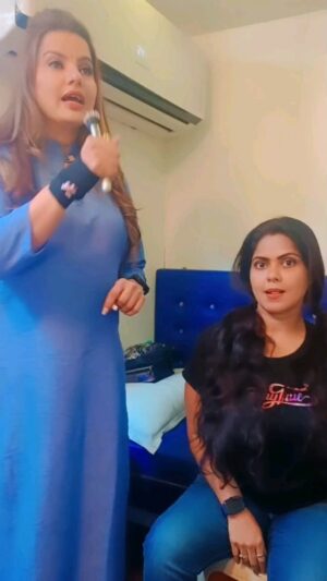 Madhu Sharma Instagram - 6th class mein padhte hai🤣🤣
#instagood#instagramreels#reelkarofeelkaro#trending#funnymeme