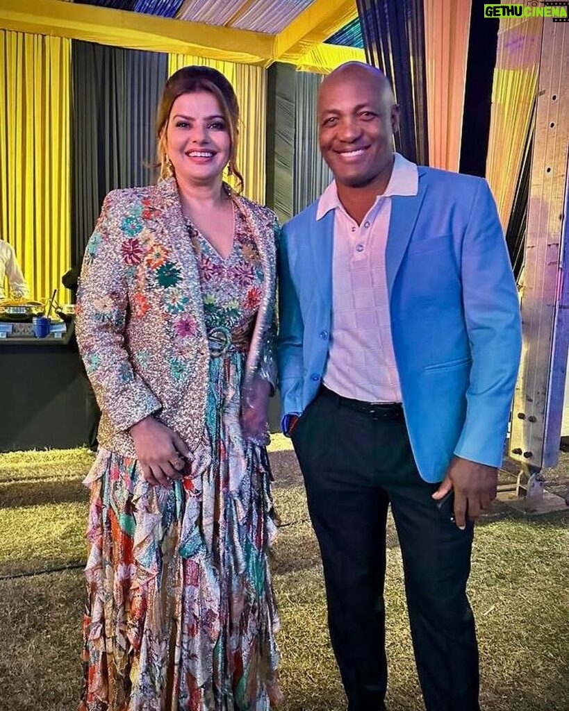 Madhu Sharma Instagram - "An absolute honor to meet two icons whose greatness transcends the boundaries of the game. Their wisdom, achievements and grace leave an indelible mark. Grateful for the opportunity to share a moment with cricketing legends like Brian Lara and Kapil Dev. #Inspiration #CricketIcons 🏏🌟"