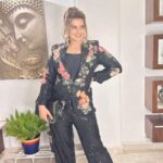 Madhu Sharma Instagram - “Women who wear black lead colorful lives.” #black #confidence #happiness