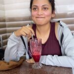 Madhumitha H Instagram - Who else remembers doing this in childhood ? #abc #childhood #memories #red #aftergym #glow